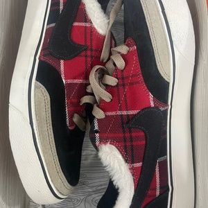 Women kids size 6 Men Size 7